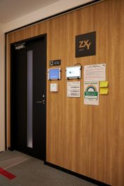 ZXY 汐留新橋 Solo 8の入口の写真