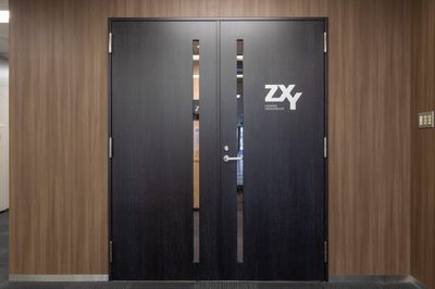 ZXY 柏東口 Solo 32の入口の写真