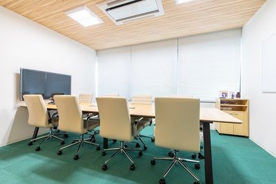 【池袋駅西口徒歩3分】BIZcomfort池袋西口　8名用会議室/完全個室/Wi-Fi完備/超大型モニター無料 - BIZcomfort池袋西口