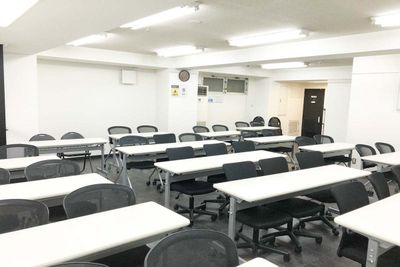 大阪 本町 心斎橋 駅から徒歩4分の駅近！ 格安中規模会議室！最大40人収容可能！セミナー、会議、オフ会など最適なスペースです。 - 心斎橋本町レンタルスペース会議室