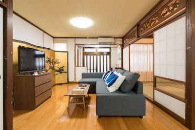 飲み会や会議に最適、ソファーベットでゆったり座って。リビングも有 - 旭橋駅近くHOLIDAY
