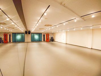 スタジオ内です。 - スタジオパックス 船橋店 K２ダンススタジオの室内の写真