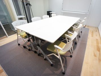 【本町駅徒歩3分／最大8名】少人数での利用におすすめ！鏡張りの壁面で広々とした貸会議室 - 大阪会議室 おおきに会議室御堂筋本町店