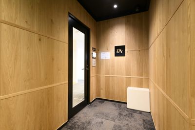 ZXY 横浜西口２ Solo(wide) 9の入口の写真