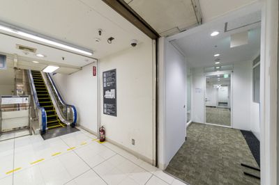 ZXY 調布 Solo 8の入口の写真