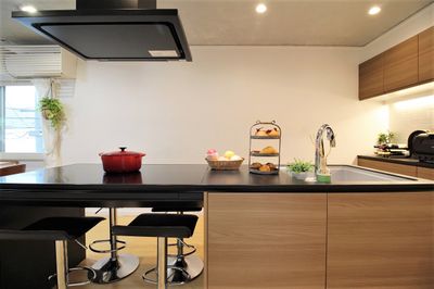 【ノーマル空間】両側から調理可能なアイランドキッチン - 池尻セレクトハウス 池尻セレクトハウス（ハウススタジオ）の室内の写真