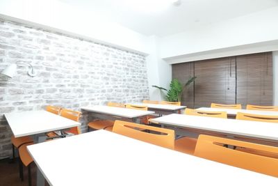 お気軽会議室　ユニゾーン新大阪 エトワール新大阪　会議室の室内の写真