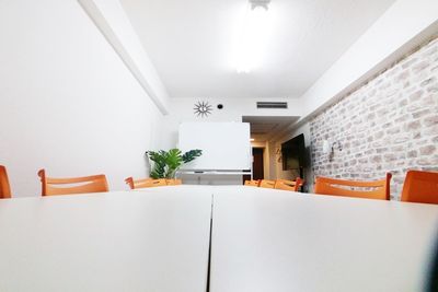 お気軽会議室　ユニゾーン新大阪 エトワール新大阪　会議室の室内の写真