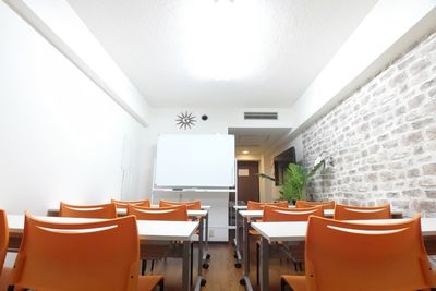 お気軽会議室　ユニゾーン新大阪 エトワール新大阪　会議室の室内の写真