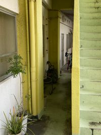 勉強カフェ那覇ラーニングスタジオ セミナー室の入口の写真