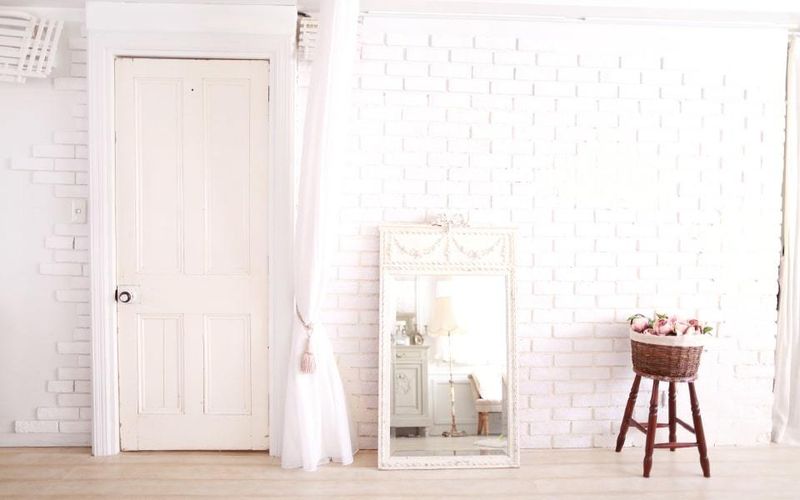 本格アンティーク家具が彩る撮影スタジオ - Studio EASTRIVER｜イーストリバー秋葉原