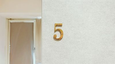 SALON by HOGUGU 完全個室広々ROOM5の入口の写真