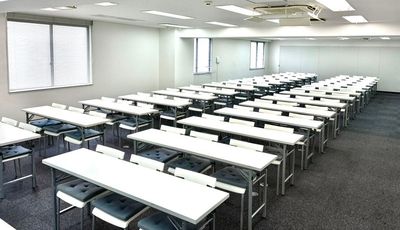 【本町駅から徒歩 5 分】⭐️スクール最大84名様⭐️無料備品豊富⭐️◼研修・説明会・セミナー等◼快適ビジネス仕様! - スタンダード会議室 大阪本町店