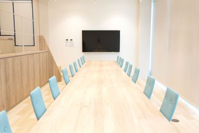 【北34条駅3分】Wi-Fi・電源・大画面プロジェクター完備!会議から懇親会もできるレイアウト自由な貸し会議室 - カンティーナ~「集いの場」~