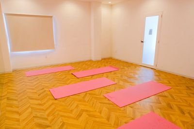 レンタル例：ヨガレッスン - BEWITNESS mino(ビーウィットネス ミノ) 【フィットネススタジオ】BEWITNESS minoの室内の写真