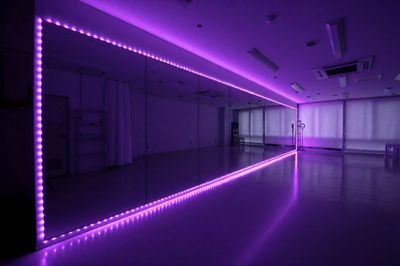 LEDライトアップ（紫） - レンタルダンススタジオ Rise Studio-Rise Motomachiの室内の写真