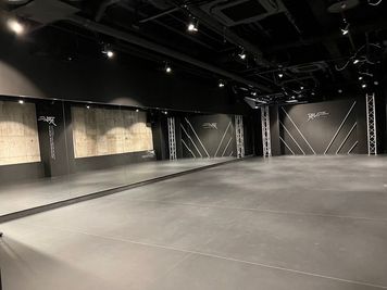 ダンスレッスンやワークショップはもちろん、ヨガなどにも最適なスタジオです✨ - RAVE CREATION
