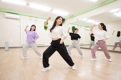大型鏡計4.5m／広々30㎡スタジオです。 - KS レンタルスペース新宿 Studio LEAF  新宿Cの室内の写真