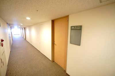 【横浜桜木町ワシントンホテル貸会議室ローズ】 横浜桜木町ワシントンホテル貸会議室ローズ2の入口の写真