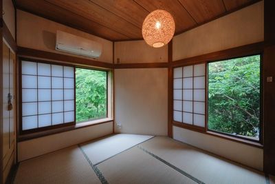 2階の和室の窓からは隣の公園が見えます。 - ほからや ほからや板橋成増の室内の写真