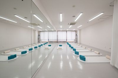 ヨガマットとブロックとローラー - レンタルダンススタジオ Rise Studio-Rise Motomachiの室内の写真