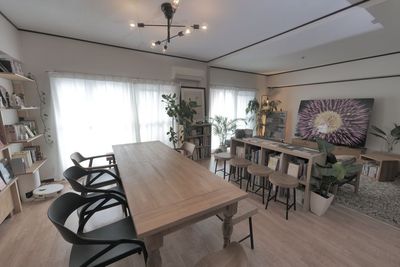 福岡・博多の本のあるカフェのような空間 「時の場」 「飲食貸出」博多のカフェのような空間 「時の場」の室内の写真