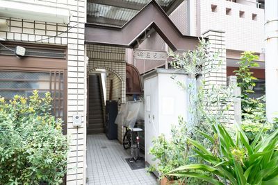 建物入口 - レンタルサロンMINI三軒茶屋 全個室のレンタルサロン-MINI（ミニ）三軒茶屋店の入口の写真