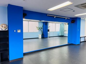 大型ミラー4枚設置 - Studio airsea(スタジオエアシー) レンタルスペースの室内の写真