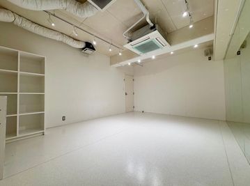 【BUZZ大阪東梅田】ダンスレンタルスタジオ24時間OK BUZZ大阪東梅田6F-H｜少人数にぴったりコンパクトスタジオ！の室内の写真