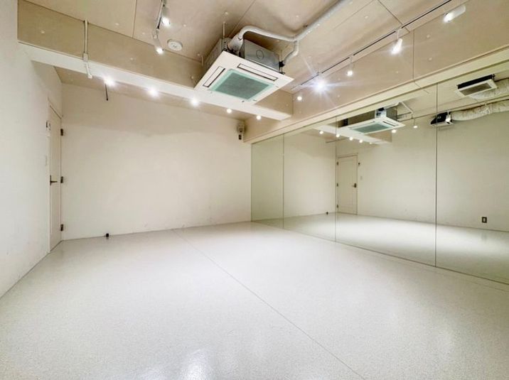 【BUZZ大阪東梅田】ダンスレンタルスタジオ24時間OK BUZZ大阪東梅田6F-H｜少人数にぴったりコンパクトスタジオ！の室内の写真