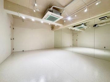 【BUZZ大阪東梅田】価格にも注目!!自主練や少人数レッスンにもオススメ☆ - 【BUZZ大阪東梅田】ダンスレンタルスタジオ24時間OK