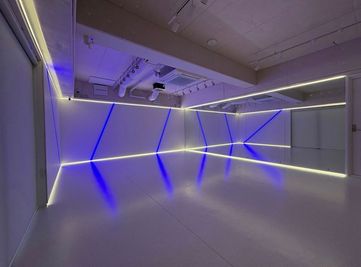【BUZZ大阪東梅田】広々としたフロアに大型ミラーを完備!映えスタジオ✨ - 【BUZZ大阪東梅田】ダンスレンタルスタジオ24時間OK