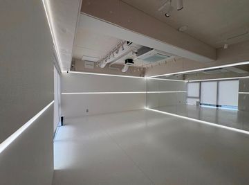【BUZZ大阪東梅田】ダンスレンタルスタジオ24時間OK BUZZ大阪東梅田7F-K｜様々なシーンで活用できる快適フロア✨の室内の写真