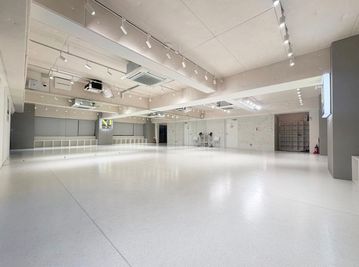 【BUZZ大阪東梅田】イベントリハーサルにも!広々とした大型スタジオ✨ - 【BUZZ大阪東梅田】ダンスレンタルスタジオ24時間OK