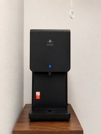 ウォーターサーバーLocca設置 - KURAGE LOUNGEの室内の写真
