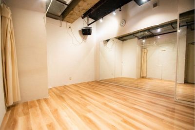 【渋谷駅徒歩1分】B105スタジオ (3~5名サイズ) 横4.5m×縦3.4mの長方形/ヨガ・ピラティス・ダンス - Studio Unius（スタジオユニアス）渋谷店