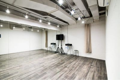 【渋谷駅徒歩1分】C205(5~6名サイズ) 横5.5m×縦3.8m/リノリウム床/ヨガ・ピラティス・ダンス - Studio Unius（スタジオユニアス）渋谷店