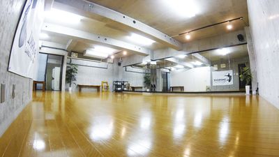 約50平米（約27.5畳）のダンススタジオ。中央林間駅徒歩3分。トイレ、更衣室、空調、音響完備。 - STUDIO IMPROVE