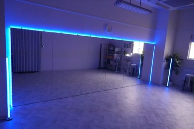 LEDライトも無料貸出！撮影など雰囲気を変えながらの利用が可能です - Sunny Place サニープレイス市が尾 レンタルスタジオ市が尾　ダンス・ヨガ・ピラティス・レッスン・撮影の室内の写真
