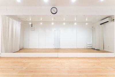 ダンススタジオMOMONGA 少人数レッスンに最適なレンタルダンススタジオの室内の写真