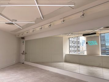 【BUZZ名古屋本店】ダンスレンタルスタジオ 24時間OK BUZZ名古屋本店3st｜ダンスや撮影におすすめ！の室内の写真