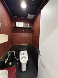 共用部トイレ - PSJ赤坂店 【赤坂駅3分】ワークスペース・貸会議室D 24h利用可 5人定員の設備の写真