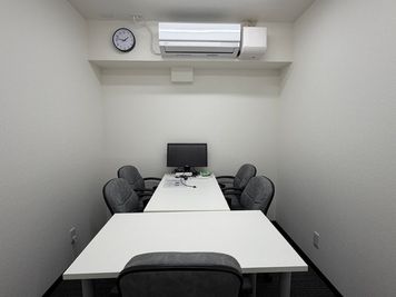 打ち合わせやZOOM会議にぴったり。最大6人で使えるワークスペース 完全個室で個別空調 モニター・充電器つき 貸会議室C - PSJ赤坂店