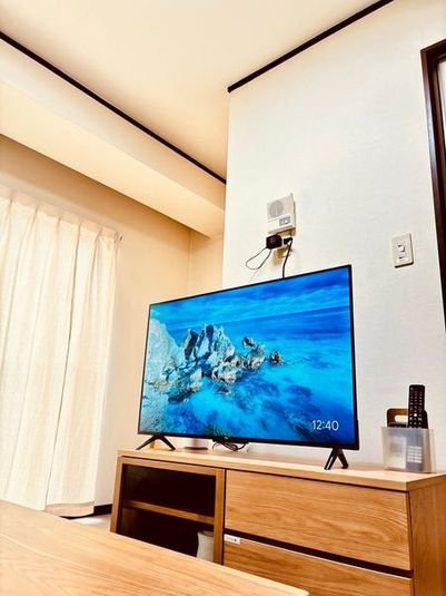 45型4K液晶スマートテレビ - WeRoom松戸の室内の写真
