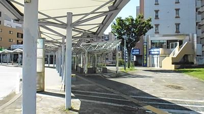 建物の前には駅前バス停がずらり！地下通路出入り口も見えています！ - パンテサロン【横浜センター北駅前】🎹ピアノ📶WIFI 防音室Ａ【駅前１分】🎵グランドピアノのその他の写真