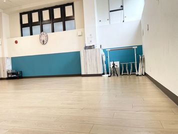 床はフローリングになります。
 - UraraStudio横浜 うらら 黄金町店の室内の写真
