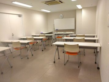 阪急宝塚線 池田駅 徒歩1分!会議・研修・集会などに❣個室★レイアウト自由!Wi-Fiあり!受付常駐💁♀️ - イオンカルチャクラブ池田駅前店