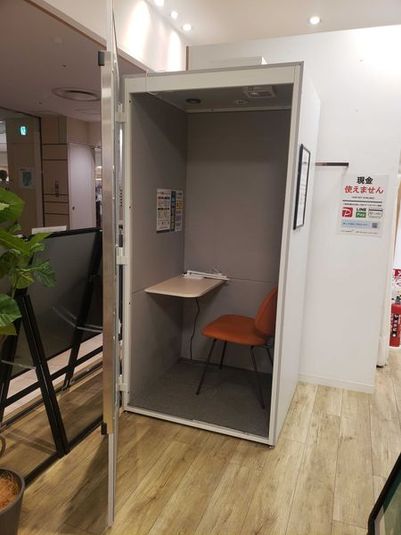 コインスペース阪急伊丹リータ店 1名用個室の室内の写真