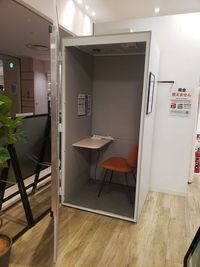 オンライン会議や面接にオススメな個室ボックス - コインスペース阪急伊丹リータ店