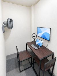 完全個室ワークスペース|高速Wi-Fi完備📶会議・面談・テレワークに💻 - 【フォーカスオン心斎橋店】出口10秒・完全個室・防音仕様